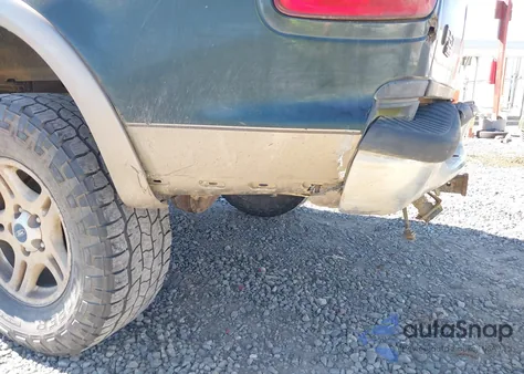 2002 Ford F-150 Lariat/Xlt из США, поврежденный, VIN 1FTRW08L32KE28401